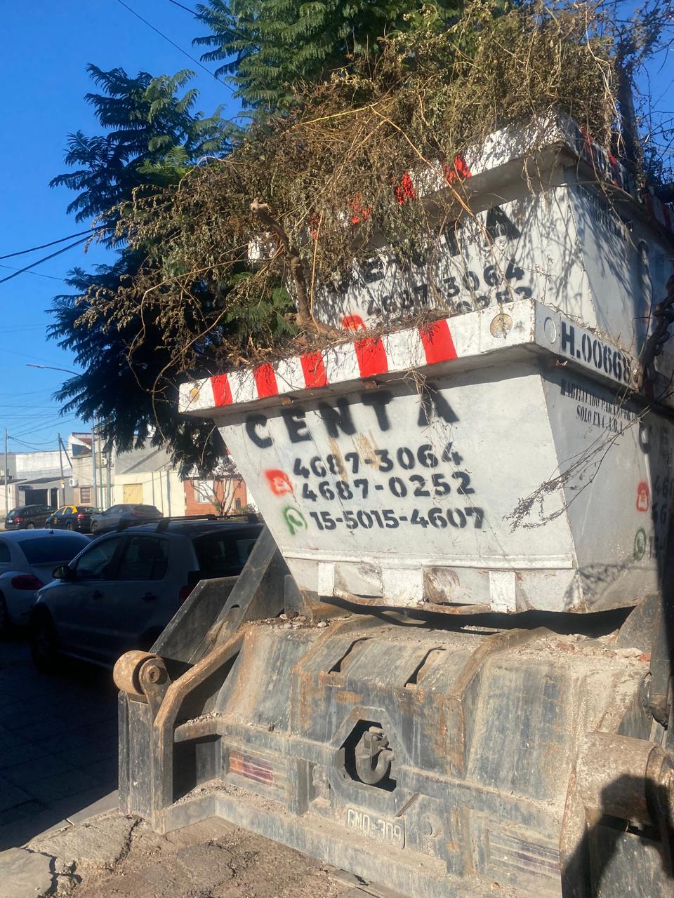 camion con volquete cargado